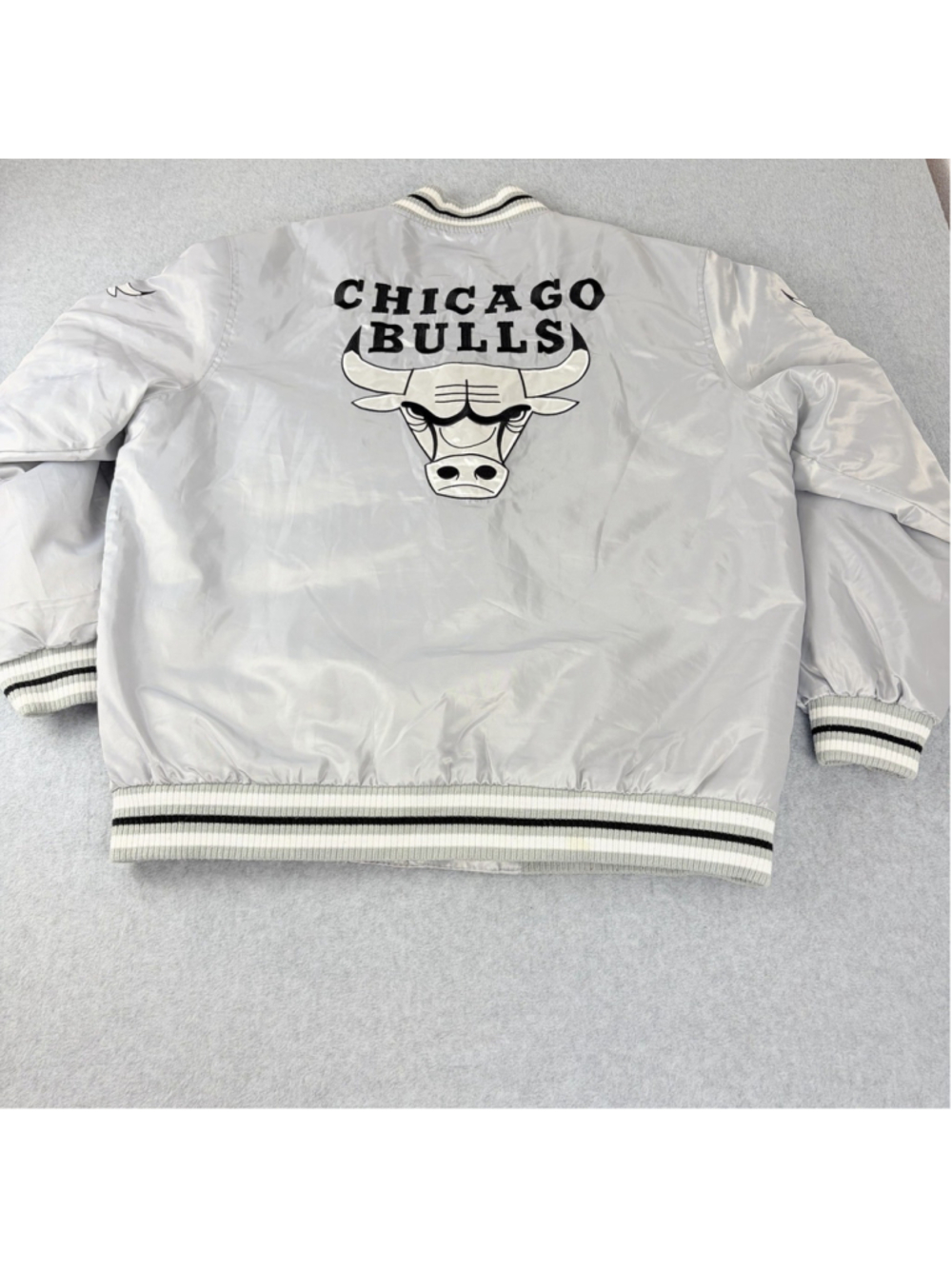 JH Design Chicago Bulls Satin Jacket 2XL White NBA Starter Style Bomber